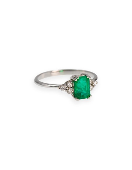 White gold ring with diamonds and emerald (Rf. ORSOR00194)